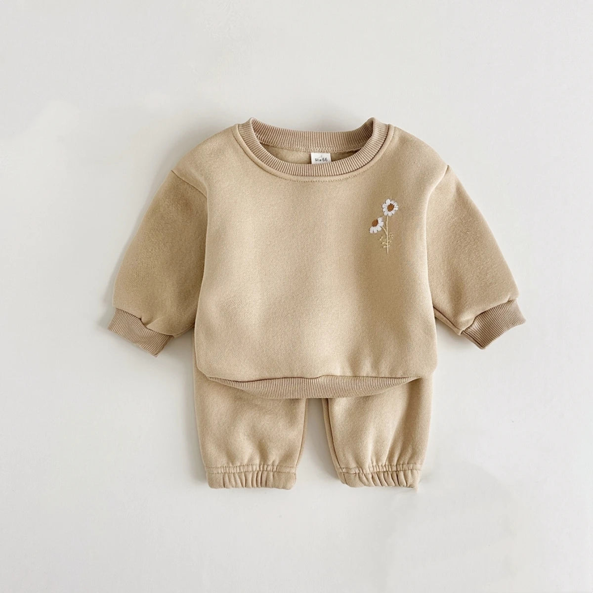 Dessential: Minimalist Winter Set with Daisy Flower Embroidery for Stylish Cozy Comfort