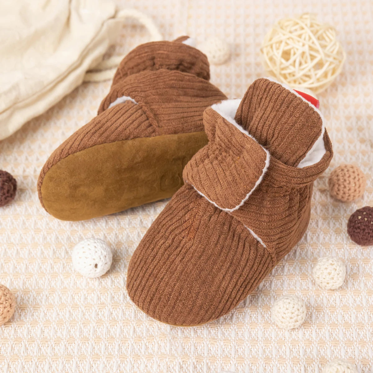 Winttery: Cozy Fleece-Lined Baby Shoe for Cold-Weather Comfort