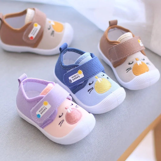 Huali: Cozy Cold-Weather Baby Shoe with Easy Strap Design