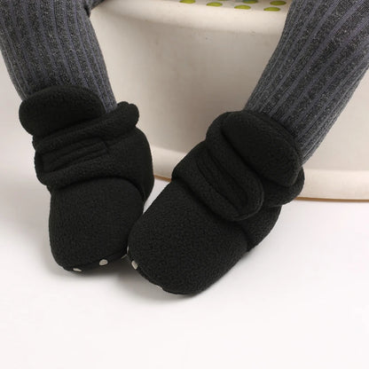 Muhz: Sleek, All-Black Baby Winter Boots with Straps