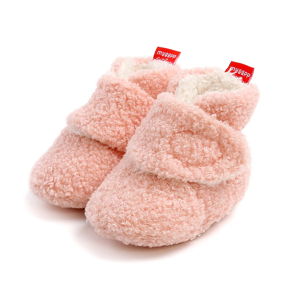 Fleecion: Cozy Cold-Weather Baby Shoe with Easy Strap Design