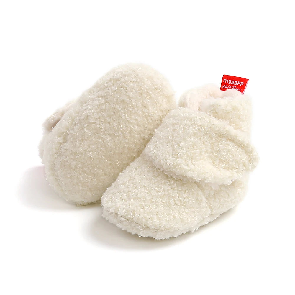 Fleecion: Cozy Cold-Weather Baby Shoe with Easy Strap Design