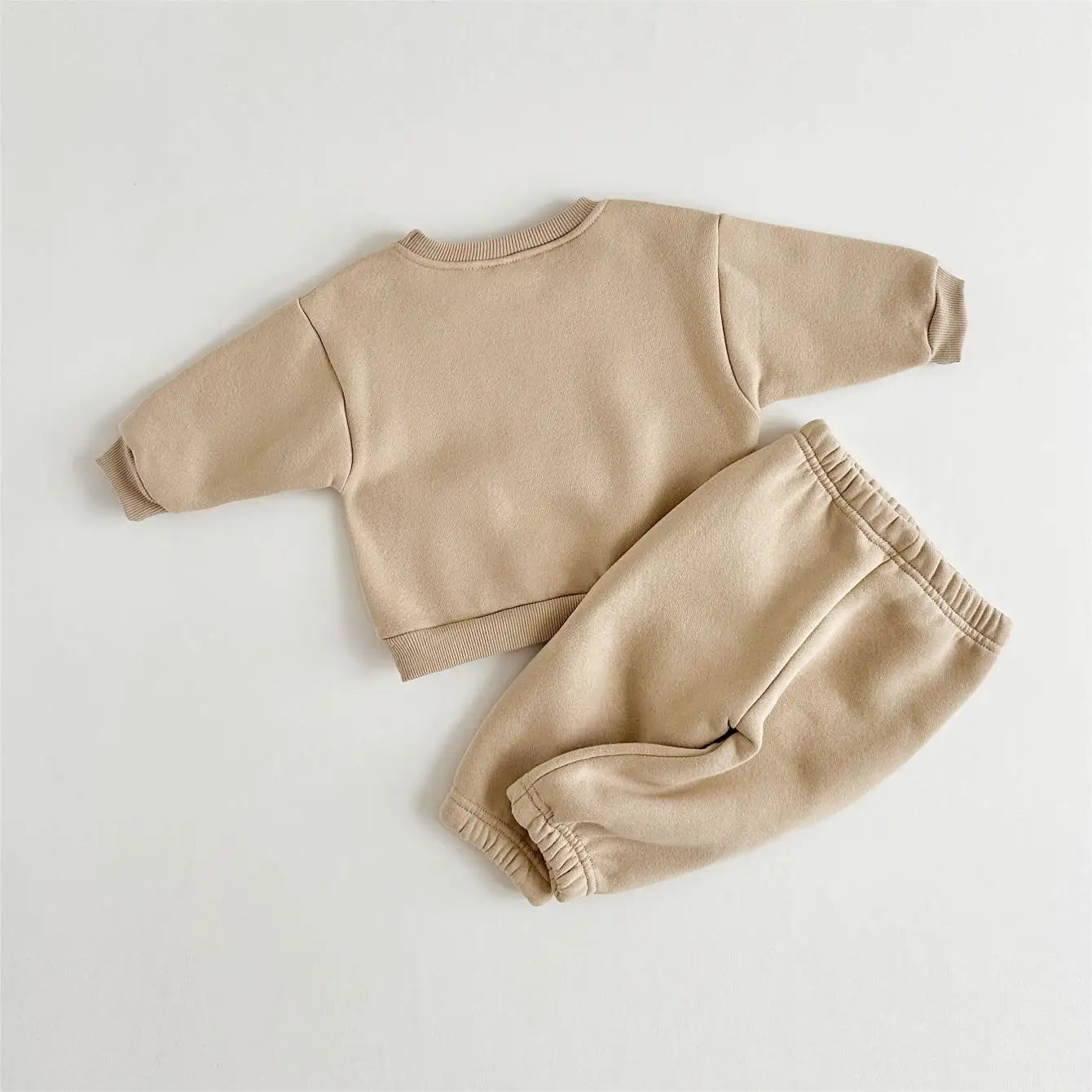 Dessential: Minimalist Winter Set with Daisy Flower Embroidery for Stylish Cozy Comfort