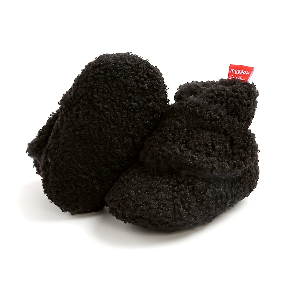 Fleecion: Cozy Cold-Weather Baby Shoe with Easy Strap Design