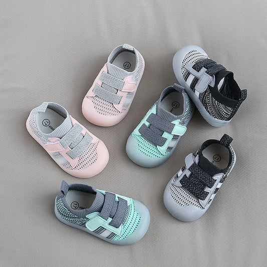 Suali: Cozy Cold-Weather Baby Shoe with Easy Strap Design