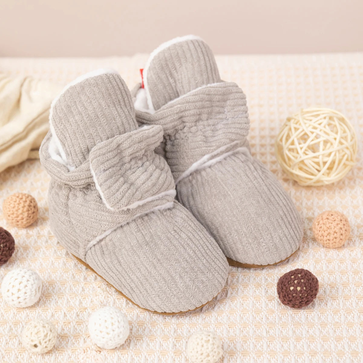 Winttery: Cozy Fleece-Lined Baby Shoe for Cold-Weather Comfort